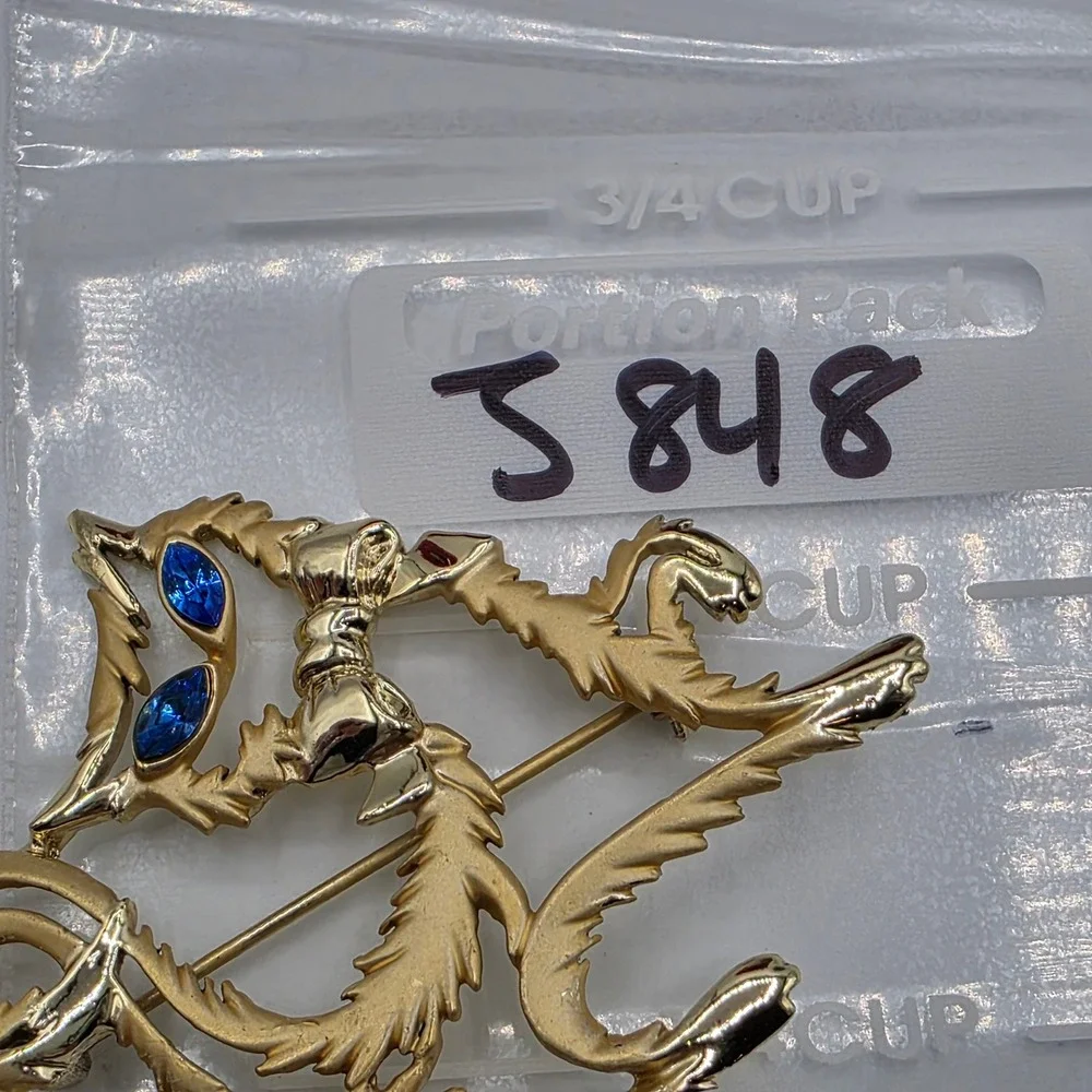 Vintage Gold Tone Textured‎ Cat Brooch Blue Rhinestone Eyes Bow Tie Pin 2 Inch